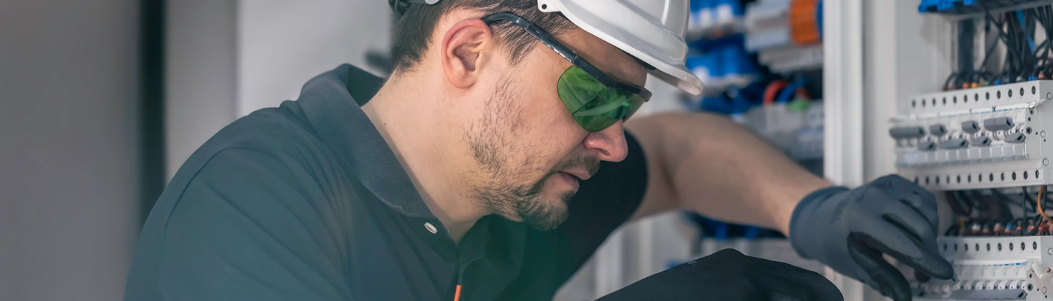 Mitarbeiter von E-E GmbH bei der Arbeit