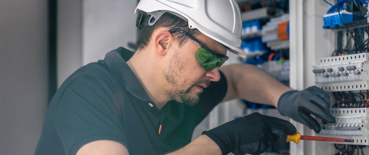 Mitarbeiter von E-E GmbH bei der Arbeit