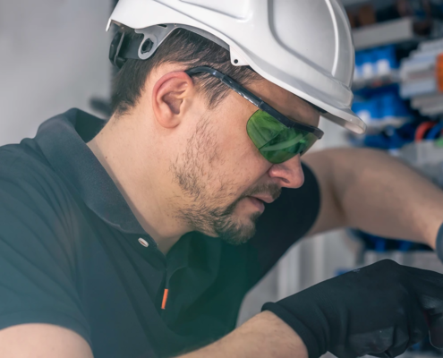 Mitarbeiter von E-E GmbH bei der Arbeit